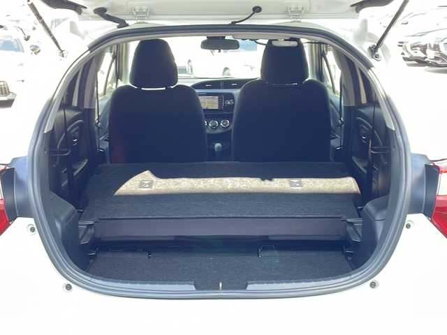 トヨタ ヴィッツ F セーフティーエディションⅢ 徳島県 2019(令1)年 5.8万km ホワイトパールクリスタルシャイン 純正7型ナビ　/（BT/フルセグ/CD/ラジオ）/バックカメラ/レーンキープアシスト　/衝突被害軽減システム　/ETC/電格ミラー/ウィンカーミラー　　/ドアバイザー　/フォグランプ　/ＬＥＤヘッドライト/オートライト/オートマチックハイビーム/ワンオーナー/ステアリングリモコン/プッシュスタート/純正フロアマット