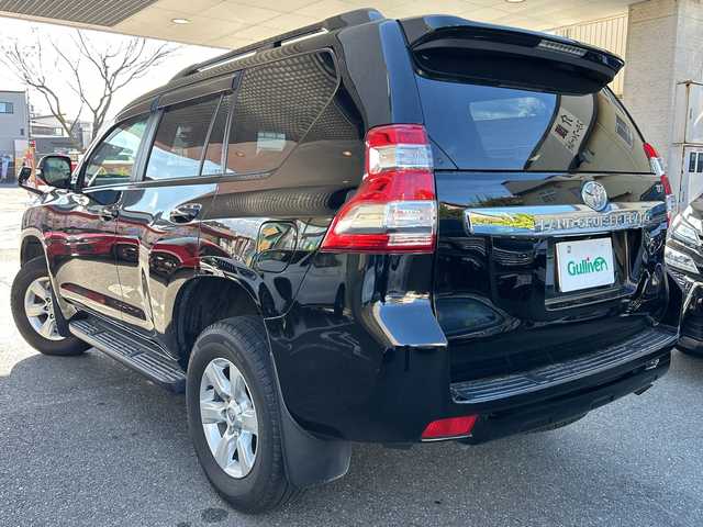 トヨタ ランドクルーザー プラド TX Lパッケージ 福岡県 2017(平29)年 6.1万km ブラック 純正ナビ/TV（フルセグ）/FM／AM/Bluetoothオーディオ/ipod/USB/DISC/SD/シートヒーター（DN）/クルーズコントロール/電動格納ミラー/横滑り防止/オートライト/パワーシート（DN）/ドライブレコーダー前（ＳＤあり）/プッシュスタート/純正フロアマット