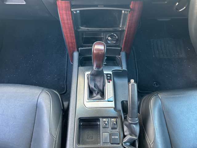 トヨタ ランドクルーザー プラド TX Lパッケージ 福岡県 2017(平29)年 6.1万km ブラック 純正ナビ/TV（フルセグ）/FM／AM/Bluetoothオーディオ/ipod/USB/DISC/SD/シートヒーター（DN）/クルーズコントロール/電動格納ミラー/横滑り防止/オートライト/パワーシート（DN）/ドライブレコーダー前（ＳＤあり）/プッシュスタート/純正フロアマット