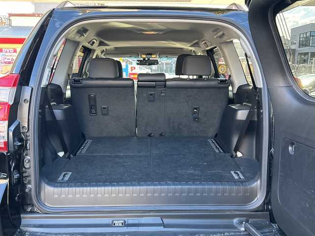 トヨタ ランドクルーザー プラド TX Lパッケージ 福岡県 2017(平29)年 6.1万km ブラック 純正ナビ/TV（フルセグ）/FM／AM/Bluetoothオーディオ/ipod/USB/DISC/SD/シートヒーター（DN）/クルーズコントロール/電動格納ミラー/横滑り防止/オートライト/パワーシート（DN）/ドライブレコーダー前（ＳＤあり）/プッシュスタート/純正フロアマット