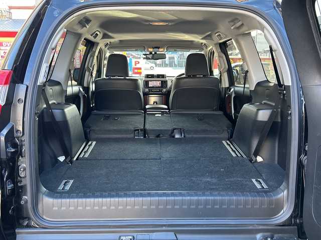 トヨタ ランドクルーザー プラド TX Lパッケージ 福岡県 2017(平29)年 6.1万km ブラック 純正ナビ/TV（フルセグ）/FM／AM/Bluetoothオーディオ/ipod/USB/DISC/SD/シートヒーター（DN）/クルーズコントロール/電動格納ミラー/横滑り防止/オートライト/パワーシート（DN）/ドライブレコーダー前（ＳＤあり）/プッシュスタート/純正フロアマット