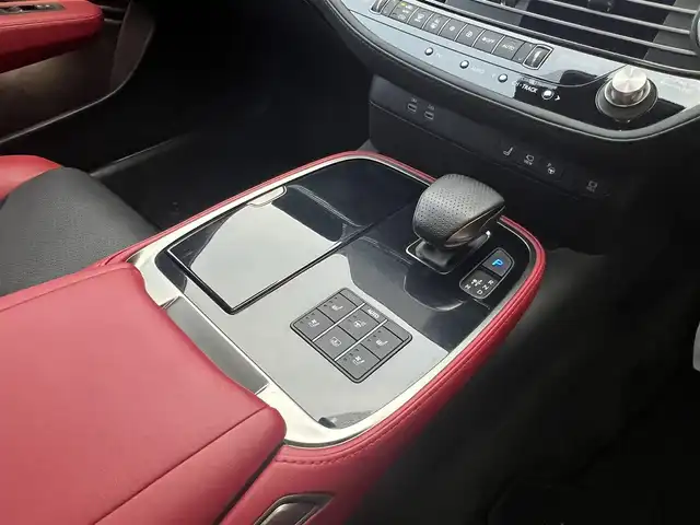 レクサス ＬＳ 500 Fスポーツ 山口県 2024(令6)年 1.2万km グラファイトブラックガラスフレーク 法人ワンオーナー/12.3inディスプレイオーディオプラス/ナビ・TV・BT・HDMI・USB/TVキット/パノラミックビューカメラ/ムーンルーフ/オレンジブレーキキャリパー/革/ウルトラスエードコンビスポーツシート/前席パワーシート/前席シートベンチレーション/全席シートヒーター/ハンズフリーパワートランクリッド/セーフティシステムプラス/レクサスチームメイト/デジタルインナーミラー