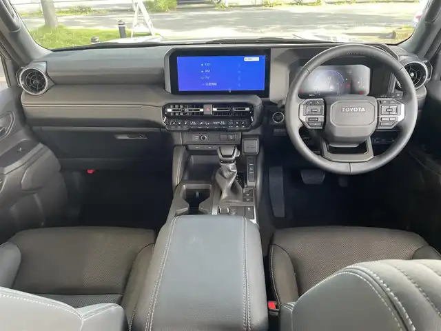 トヨタ ランドクルーザー ２５０ VX 宮城県 2025(令7)年 0.3万km アバンギャルドブロンズメタリック ワンオーナー/純正ナビ/(AM、FM、BT、フルセグTV)/サンルーフ/ルーフレール/スペアキー/純正アルミホイール/３列シート/レーダークルーズコントロール/パノラマビューモニター/バックカメラ/デジタルインナーミラー/ＥＴＣ２．０/フルレザーシート/パワーバックドア/ラバーマット/デフォッガー/オートライト/プリクラッシュセーフティ/パーキングホールド/プッシュスタートボタン/HDMI端子/Cポート/D、N席シートヒーター/クーラー/D席パワーシート/ヒートデアイサー/ステップ
