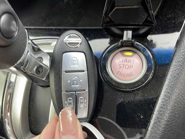 日産 セレナ HWS S HV Vセレ +SeftyⅡ 大阪府 2016(平28)年 4.9万km ブリリアントホワイトパール 純正9インチナビ/・AM/FM/・フルセグTV/・CD/DVD/・Bluetooth/・AUX/純正フリップダウンモニター/アラウンドビューモニター/両側パワースライドドア/ETC/クルーズコントロール/LEDヘッドライト/前後コーナーセンサー/オートライト