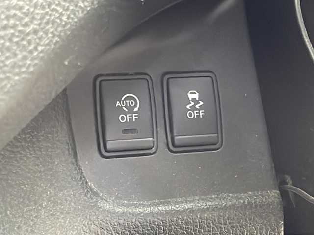 日産 セレナ HWS S HV Vセレ +SeftyⅡ 大阪府 2016(平28)年 4.9万km ブリリアントホワイトパール 純正9インチナビ/・AM/FM/・フルセグTV/・CD/DVD/・Bluetooth/・AUX/純正フリップダウンモニター/アラウンドビューモニター/両側パワースライドドア/ETC/クルーズコントロール/LEDヘッドライト/前後コーナーセンサー/オートライト