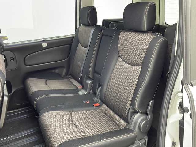 日産 セレナ HWS S HV Vセレ +SeftyⅡ 大阪府 2016(平28)年 4.9万km ブリリアントホワイトパール 純正9インチナビ/・AM/FM/・フルセグTV/・CD/DVD/・Bluetooth/・AUX/純正フリップダウンモニター/アラウンドビューモニター/両側パワースライドドア/ETC/クルーズコントロール/LEDヘッドライト/前後コーナーセンサー/オートライト