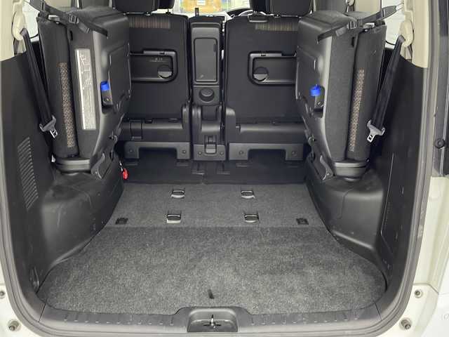 日産 セレナ HWS S HV Vセレ +SeftyⅡ 大阪府 2016(平28)年 4.9万km ブリリアントホワイトパール 純正9インチナビ/・AM/FM/・フルセグTV/・CD/DVD/・Bluetooth/・AUX/純正フリップダウンモニター/アラウンドビューモニター/両側パワースライドドア/ETC/クルーズコントロール/LEDヘッドライト/前後コーナーセンサー/オートライト