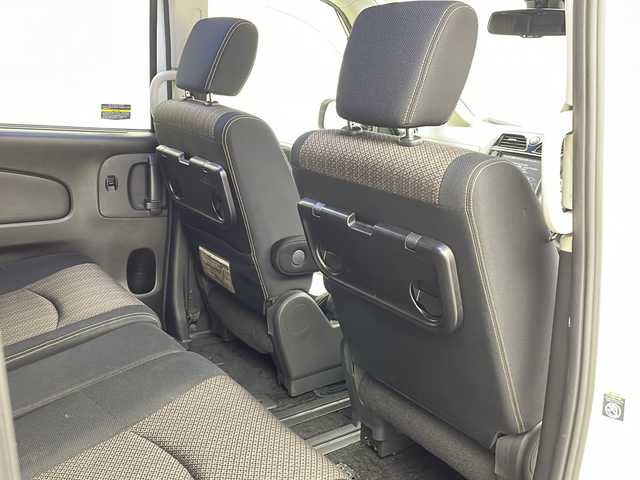 日産 セレナ HWS S HV Vセレ +SeftyⅡ 大阪府 2016(平28)年 4.9万km ブリリアントホワイトパール 純正9インチナビ/・AM/FM/・フルセグTV/・CD/DVD/・Bluetooth/・AUX/純正フリップダウンモニター/アラウンドビューモニター/両側パワースライドドア/ETC/クルーズコントロール/LEDヘッドライト/前後コーナーセンサー/オートライト