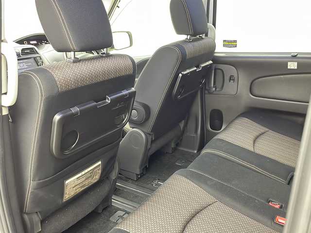 日産 セレナ HWS S HV Vセレ +SeftyⅡ 大阪府 2016(平28)年 4.9万km ブリリアントホワイトパール 純正9インチナビ/・AM/FM/・フルセグTV/・CD/DVD/・Bluetooth/・AUX/純正フリップダウンモニター/アラウンドビューモニター/両側パワースライドドア/ETC/クルーズコントロール/LEDヘッドライト/前後コーナーセンサー/オートライト