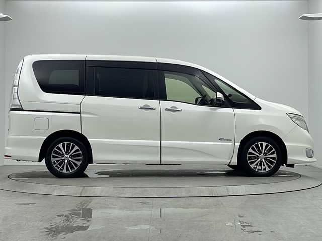 日産 セレナ HWS S HV Vセレ +SeftyⅡ 大阪府 2016(平28)年 4.9万km ブリリアントホワイトパール 純正9インチナビ/・AM/FM/・フルセグTV/・CD/DVD/・Bluetooth/・AUX/純正フリップダウンモニター/アラウンドビューモニター/両側パワースライドドア/ETC/クルーズコントロール/LEDヘッドライト/前後コーナーセンサー/オートライト