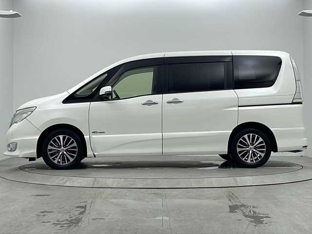 日産 セレナ HWS S HV Vセレ +SeftyⅡ 大阪府 2016(平28)年 4.9万km ブリリアントホワイトパール 純正9インチナビ/・AM/FM/・フルセグTV/・CD/DVD/・Bluetooth/・AUX/純正フリップダウンモニター/アラウンドビューモニター/両側パワースライドドア/ETC/クルーズコントロール/LEDヘッドライト/前後コーナーセンサー/オートライト