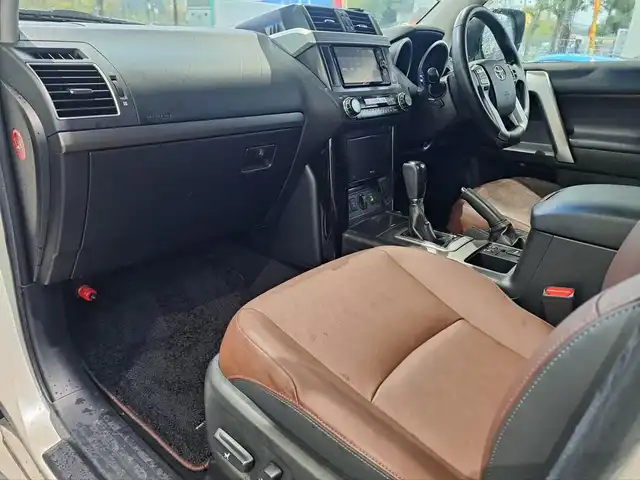 トヨタ ランドクルーザー プラド TX Lパッケージ・G－フロンティア 大阪府 2016(平28)年 8.9万km ホワイトパールクリスタルシャイン /禁煙車//ワンオーナー//MODELLISTAエアロ（フロント・リア）//サンルーフ/ルーフレール//LEDヘッドライト//ディーラー純正SDナビ/NSZT-W66T//Bluetooth/CD/DVD/SD/フルTV//バックカメラ//クルーズコントロール//前後コーナーセンサー//ビルトインETC//社外17インチアルミホイール/XTREME-J//茶革シート//前席パワーシート/シートヒーター//純正フロアマット//取説・保証書