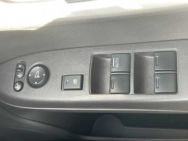 ホンダ Ｎ ＯＮＥ 山口県 2019(平31)年 6.7万km サーフブルー ワンオーナー/スマートキー×2/純正ナビ【VXM-184Ci】/バックカメラ/D席/N席シートヒーター/あんしんパッケージ/・シティブレーキアクティブシステム/（低速域衝突軽減ブレーキ＋誤発進抑制機能）/・前席用i-サイドエアバッグシステム/・サイドカーテンエアバッグシステム/（前席/後席対応）/オートライト/純正フロマット/ビルトインETC/保証書/取扱説明書