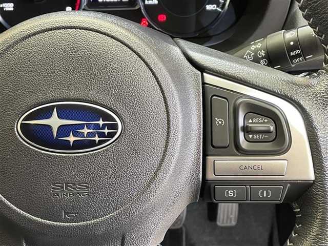 スバル フォレスター 2．0i－L 新潟県 2017(平29)年 1.6万km クリスタルホワイトP 6速マニュアルミッション/４WD/SSR製１７インチアルミホイール/クルーズコントロール/ステアリング連動ヘッドランプ/SI-DRIVE/横滑り防止装置/純正ナビ/フルセグTV/ステアリングスイッチ/ETC/オートエアコン/パワーシート(前席)/シートヒーター(前席・後席左右)/オートライト/LEDヘッドランプ/フロント・リヤフォグランプ/純正アルミホイール積み込み有