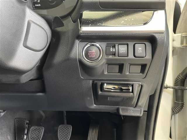 スバル フォレスター 2．0i－L 新潟県 2017(平29)年 1.6万km クリスタルホワイトP 6速マニュアルミッション/４WD/SSR製１７インチアルミホイール/クルーズコントロール/ステアリング連動ヘッドランプ/SI-DRIVE/横滑り防止装置/純正ナビ/フルセグTV/ステアリングスイッチ/ETC/オートエアコン/パワーシート(前席)/シートヒーター(前席・後席左右)/オートライト/LEDヘッドランプ/フロント・リヤフォグランプ/純正アルミホイール積み込み有