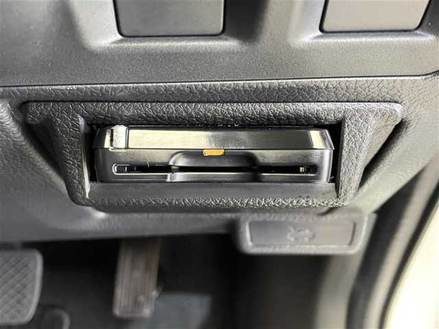 スバル フォレスター 2．0i－L 新潟県 2017(平29)年 1.6万km クリスタルホワイトP 6速マニュアルミッション/４WD/SSR製１７インチアルミホイール/クルーズコントロール/ステアリング連動ヘッドランプ/SI-DRIVE/横滑り防止装置/純正ナビ/フルセグTV/ステアリングスイッチ/ETC/オートエアコン/パワーシート(前席)/シートヒーター(前席・後席左右)/オートライト/LEDヘッドランプ/フロント・リヤフォグランプ/純正アルミホイール積み込み有