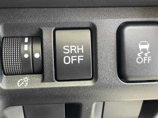 スバル フォレスター 2．0i－L 新潟県 2017(平29)年 1.6万km クリスタルホワイトP 6速マニュアルミッション/４WD/SSR製１７インチアルミホイール/クルーズコントロール/ステアリング連動ヘッドランプ/SI-DRIVE/横滑り防止装置/純正ナビ/フルセグTV/ステアリングスイッチ/ETC/オートエアコン/パワーシート(前席)/シートヒーター(前席・後席左右)/オートライト/LEDヘッドランプ/フロント・リヤフォグランプ/純正アルミホイール積み込み有