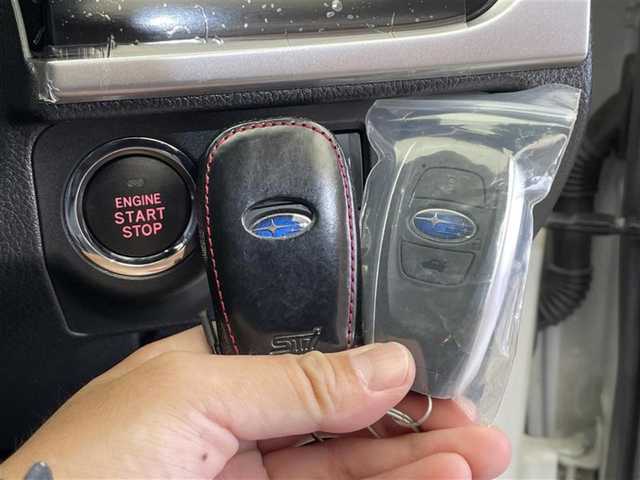 スバル フォレスター 2．0i－L 新潟県 2017(平29)年 1.6万km クリスタルホワイトP 6速マニュアルミッション/４WD/SSR製１７インチアルミホイール/クルーズコントロール/ステアリング連動ヘッドランプ/SI-DRIVE/横滑り防止装置/純正ナビ/フルセグTV/ステアリングスイッチ/ETC/オートエアコン/パワーシート(前席)/シートヒーター(前席・後席左右)/オートライト/LEDヘッドランプ/フロント・リヤフォグランプ/純正アルミホイール積み込み有