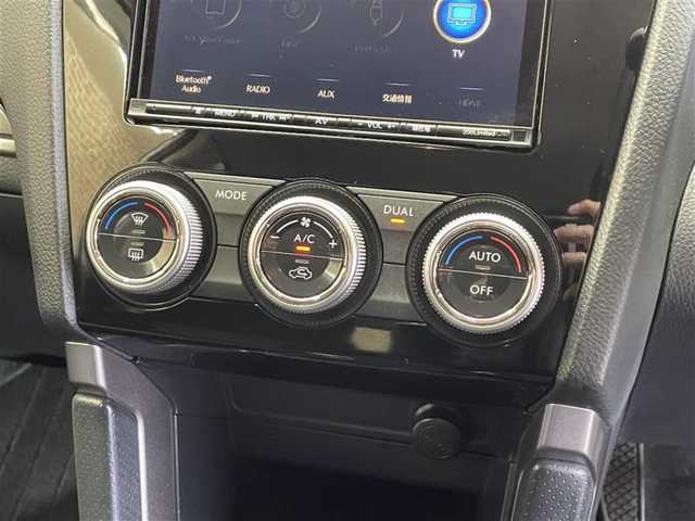 スバル フォレスター 2．0i－L 新潟県 2017(平29)年 1.6万km クリスタルホワイトP 6速マニュアルミッション/４WD/SSR製１７インチアルミホイール/クルーズコントロール/ステアリング連動ヘッドランプ/SI-DRIVE/横滑り防止装置/純正ナビ/フルセグTV/ステアリングスイッチ/ETC/オートエアコン/パワーシート(前席)/シートヒーター(前席・後席左右)/オートライト/LEDヘッドランプ/フロント・リヤフォグランプ/純正アルミホイール積み込み有