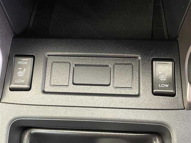 スバル フォレスター 2．0i－L 新潟県 2017(平29)年 1.6万km クリスタルホワイトP 6速マニュアルミッション/４WD/SSR製１７インチアルミホイール/クルーズコントロール/ステアリング連動ヘッドランプ/SI-DRIVE/横滑り防止装置/純正ナビ/フルセグTV/ステアリングスイッチ/ETC/オートエアコン/パワーシート(前席)/シートヒーター(前席・後席左右)/オートライト/LEDヘッドランプ/フロント・リヤフォグランプ/純正アルミホイール積み込み有