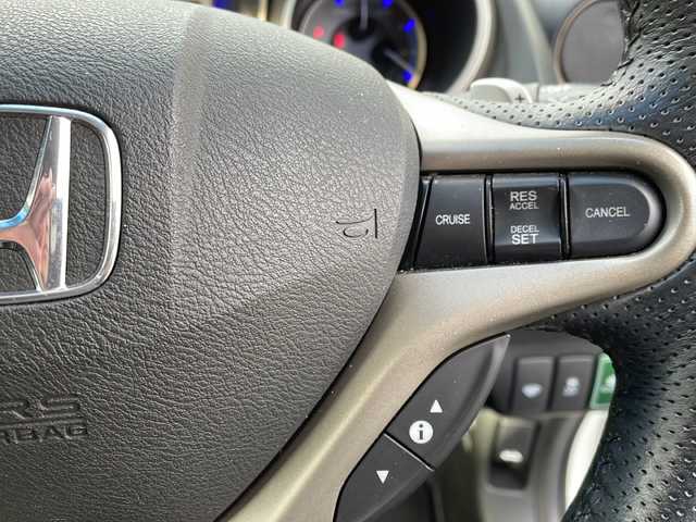 ホンダ フィット ハイブリット ナビ プレミアムセレクション 山口県 2010(平22)年 9.2万km プレミアムホワイトパール 純正ナビ/DVD/CD/MSV/ワンセグTV/バックカメラ/純正HIDヘッドライト/オートライト/純正１５インチアルミホイール/革巻きステアリング/ステアリングスイッチ/パドルシフト/クルーズコントロール/前席シートヒーター/横滑り防止/スマートキー/ビルトインETC/純正フロアマット/純正ドアバイザー/電動格納ウインカードアミラー