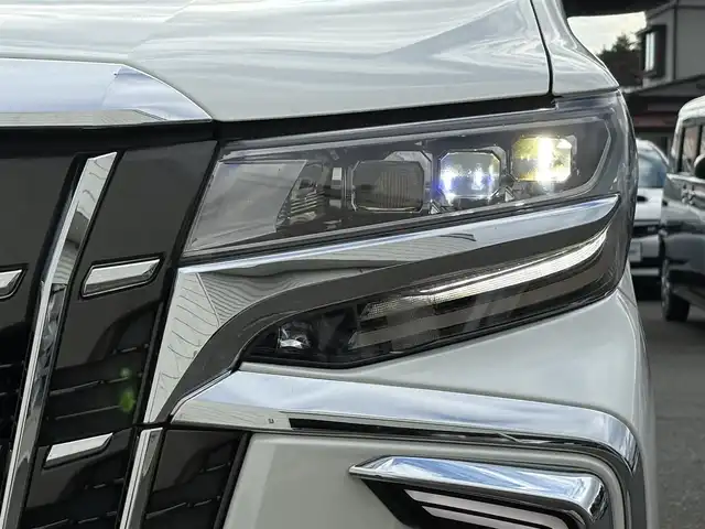 トヨタ アルファードハイブリット エグゼクティブ ラウンジ S 岩手県 2021(令3)年 5万km ホワイトパールクリスタルシャイン 禁煙車/4WD/モデリスタフルエアロ/モデリスタマフラー/ツインサンルーフ/LBLプレミアムサウンドシステム/ブラックレザーシート/純正フリップダウンモニター/全方位カメラ/パワーバックドア/AC100V電源/パワーシート/シートヒーター/エアシート/ハンドルヒーター/メーカーナビ/→フルセグTV/Bluetooth/CD/DVD/FM/AM/バックカメラ/ステアリングスイッチ/ブラインドスポットモニター/追従型クルーズコントロール/レーンキープアシスト/クリアランスソナー/パーキングサポートブレーキ/衝突軽減システム/リアクロストラフィックアラート/ロードアシストサイン/オートライト/オートハイビーム/LEDヘッドライト/LEDフォグライト/〇プッシュスタート/〇電動格納ミラー/〇ウィンカーミラー/〇ドアバイザー/〇フロアマット/〇USBポート/〇シガーソケット/〇スマートキー/前後ドライブレコーダー/ビルトインETC/オットマン