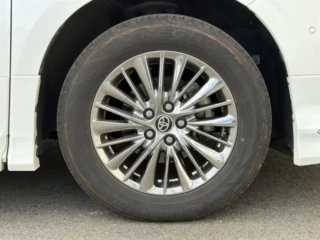 トヨタ アルファードハイブリット エグゼクティブ ラウンジ S 岩手県 2021(令3)年 5万km ホワイトパールクリスタルシャイン 禁煙車/4WD/モデリスタフルエアロ/モデリスタマフラー/ツインサンルーフ/LBLプレミアムサウンドシステム/ブラックレザーシート/純正フリップダウンモニター/全方位カメラ/パワーバックドア/AC100V電源/パワーシート/シートヒーター/エアシート/ハンドルヒーター/メーカーナビ/→フルセグTV/Bluetooth/CD/DVD/FM/AM/バックカメラ/ステアリングスイッチ/ブラインドスポットモニター/追従型クルーズコントロール/レーンキープアシスト/クリアランスソナー/パーキングサポートブレーキ/衝突軽減システム/リアクロストラフィックアラート/ロードアシストサイン/オートライト/オートハイビーム/LEDヘッドライト/LEDフォグライト/〇プッシュスタート/〇電動格納ミラー/〇ウィンカーミラー/〇ドアバイザー/〇フロアマット/〇USBポート/〇シガーソケット/〇スマートキー/前後ドライブレコーダー/ビルトインETC/オットマン