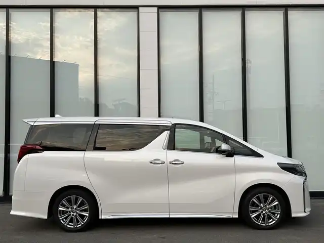 トヨタ アルファード S タイプゴールド 大阪府 2021(令3)年 3.9万km ホワイトパールクリスタルシャイン ワンオーナー　/純正９インチナビ　/   フルセグＴＶ/CD/DVD/Bluetooth/USB　/バックモニター　/フリップダウンモニター　/ツインムーンルーフ/トヨタセーフティセンス/コーナーセンサー　　/両側パワースライドドア　/電動リアゲート　/オットマン/純正18インチアルミホイール　/ビルトインＥＴＣ2.0/三眼ＬＥＤ/取扱説明書/保証書/記録簿