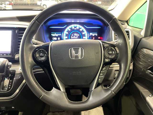 ホンダ オデッセイ ハイブリッド 福島県 2016(平28)年 15.1万km ホワイトオーキッドパール ワンオーナー車/純正SDナビ/〇フルセグTV/〇Bt/〇FM＆AM/〇SD/〇DISC（CD＆DVD）/〇リアモニタHDMI/バックカメラ/純正ETC/オートライト/ステアリングボタン/追従クルーズコントロール/純正フリップダウンモニター/リモコン/パワーシート（D席）/シートヒーター（D＋N席）/両面パワースライドドア/社外夏タイヤ4本積載（225/40R19）