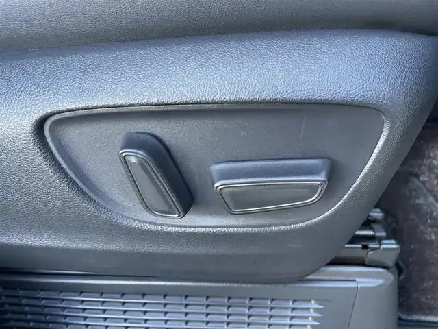 トヨタ アルファードハイブリット エグゼクティブ ラウンジ 東京都 2024(令6)年 2.4万km プラチナホワイトパールマイカ 純正ナビ/純正後席モニター/フルセグTV/Bluetooth/CD/DVD/USB/HDMI/左右独立ムーンルーフ/ユニバーサルステップ (左右)/JBLプレミアムサウンド/前後ドライブレコーダー/Toyota Safety Sense/・プリクラッシュセーフティ/・レーントレーシングアシスト/・先行車発進告知機能/・オートマチックハイビーム/・レーダークルーズコントロール/・クリアランスソナー/・ロードサインアシスト/・ブラインドスポットモニター/・ヘッドアップディスプレイ/パノラミックビューモニター/アドバンスドパーク/リアエンターテインメント/ETC2.0/デジタルインナーミラー/前後コーナーセンサー/両側パワースライドドア/パワーシート/パワーバックドア/シートヒーター/ベンチレーション/ステアリングヒーター/LEDヘッドライト/17インチ純正アルミホイール/スマートキー