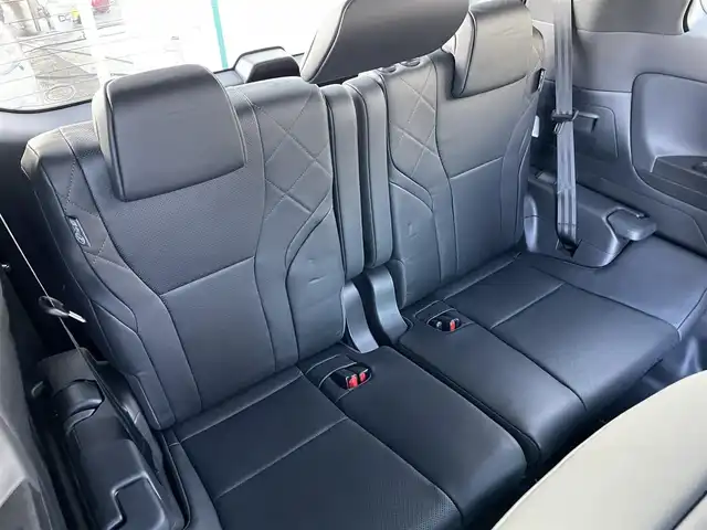 トヨタ アルファードハイブリット エグゼクティブ ラウンジ 東京都 2024(令6)年 2.4万km プラチナホワイトパールマイカ 純正ナビ/純正後席モニター/フルセグTV/Bluetooth/CD/DVD/USB/HDMI/左右独立ムーンルーフ/ユニバーサルステップ (左右)/JBLプレミアムサウンド/前後ドライブレコーダー/Toyota Safety Sense/・プリクラッシュセーフティ/・レーントレーシングアシスト/・先行車発進告知機能/・オートマチックハイビーム/・レーダークルーズコントロール/・クリアランスソナー/・ロードサインアシスト/・ブラインドスポットモニター/・ヘッドアップディスプレイ/パノラミックビューモニター/アドバンスドパーク/リアエンターテインメント/ETC2.0/デジタルインナーミラー/前後コーナーセンサー/両側パワースライドドア/パワーシート/パワーバックドア/シートヒーター/ベンチレーション/ステアリングヒーター/LEDヘッドライト/17インチ純正アルミホイール/スマートキー