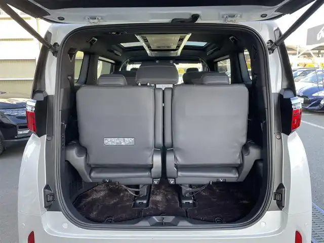 トヨタ アルファードハイブリット エグゼクティブ ラウンジ 東京都 2024(令6)年 2.4万km プラチナホワイトパールマイカ 純正ナビ/純正後席モニター/フルセグTV/Bluetooth/CD/DVD/USB/HDMI/左右独立ムーンルーフ/ユニバーサルステップ (左右)/JBLプレミアムサウンド/前後ドライブレコーダー/Toyota Safety Sense/・プリクラッシュセーフティ/・レーントレーシングアシスト/・先行車発進告知機能/・オートマチックハイビーム/・レーダークルーズコントロール/・クリアランスソナー/・ロードサインアシスト/・ブラインドスポットモニター/・ヘッドアップディスプレイ/パノラミックビューモニター/アドバンスドパーク/リアエンターテインメント/ETC2.0/デジタルインナーミラー/前後コーナーセンサー/両側パワースライドドア/パワーシート/パワーバックドア/シートヒーター/ベンチレーション/ステアリングヒーター/LEDヘッドライト/17インチ純正アルミホイール/スマートキー