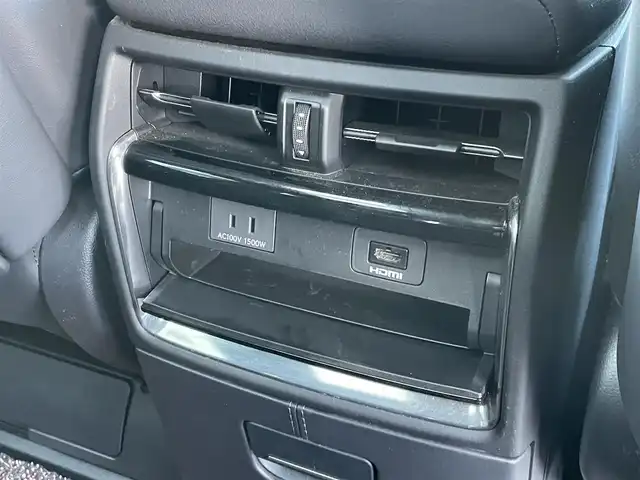 トヨタ アルファードハイブリット エグゼクティブ ラウンジ 東京都 2024(令6)年 2.4万km プラチナホワイトパールマイカ 純正ナビ/純正後席モニター/フルセグTV/Bluetooth/CD/DVD/USB/HDMI/左右独立ムーンルーフ/ユニバーサルステップ (左右)/JBLプレミアムサウンド/前後ドライブレコーダー/Toyota Safety Sense/・プリクラッシュセーフティ/・レーントレーシングアシスト/・先行車発進告知機能/・オートマチックハイビーム/・レーダークルーズコントロール/・クリアランスソナー/・ロードサインアシスト/・ブラインドスポットモニター/・ヘッドアップディスプレイ/パノラミックビューモニター/アドバンスドパーク/リアエンターテインメント/ETC2.0/デジタルインナーミラー/前後コーナーセンサー/両側パワースライドドア/パワーシート/パワーバックドア/シートヒーター/ベンチレーション/ステアリングヒーター/LEDヘッドライト/17インチ純正アルミホイール/スマートキー