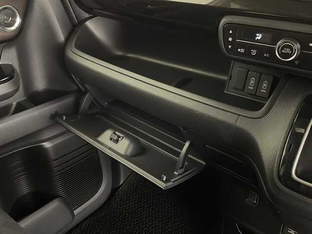 ホンダ Ｎ ＢＯＸ カスタム G L ホンダセンシング 宮崎県 2018(平30)年 2.7万km プレミアムホワイトパールⅡ 2トーン塗装/Honda SENSING/〇衝突軽減ブレーキ〈CMBS〉/〇誤発進抑制機能/〇後方誤発進抑制機能/〇歩行者事故低減ステアリング/〇路外逸脱抑制機能/〇ACC〈アダプティブ・クルーズ・コントロール〉/〇LKAS〈車線維持支援システム〉/〇オートハイビーム/〇先行車発進お知らせ機能/〇標識認識機能/社外7インチSDナビ/フルセグTV/CD/DVD/Bluetooth/バックカメラ/片側パワースライドドア/ビルトインETC/LEDヘッドライト/純正14インチAW
