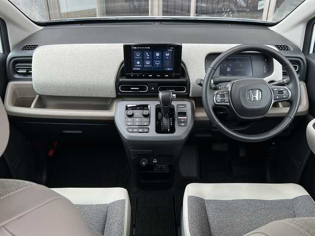 ホンダ フリード AIR EX 静岡県 2024(令6)年 0.5万km プラチナホワイトパール 純正ナビ/・FM/・AM/・TV/・Apple Car Play/・Android Auto/・Bluetooth/・USB/主要装備/・バックカメラ/・ホンダセンシング/・車線逸脱防止/・誤発進抑制/・コーナーセンサー/・追従クルコン/・横滑り防止装置/・ＬＥＤヘッドライト/・サイドカーテンエアバッグ/・純正フロアマット/・運転席+助手席シートヒーター/・リヤクーラー