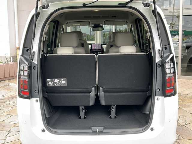 ホンダ フリード AIR EX 静岡県 2024(令6)年 0.5万km プラチナホワイトパール 純正ナビ/・FM/・AM/・TV/・Apple Car Play/・Android Auto/・Bluetooth/・USB/主要装備/・バックカメラ/・ホンダセンシング/・車線逸脱防止/・誤発進抑制/・コーナーセンサー/・追従クルコン/・横滑り防止装置/・ＬＥＤヘッドライト/・サイドカーテンエアバッグ/・純正フロアマット/・運転席+助手席シートヒーター/・リヤクーラー