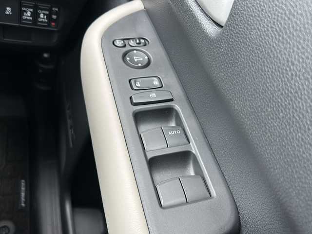 ホンダ フリード AIR EX 静岡県 2024(令6)年 0.5万km プラチナホワイトパール 純正ナビ/・FM/・AM/・TV/・Apple Car Play/・Android Auto/・Bluetooth/・USB/主要装備/・バックカメラ/・ホンダセンシング/・車線逸脱防止/・誤発進抑制/・コーナーセンサー/・追従クルコン/・横滑り防止装置/・ＬＥＤヘッドライト/・サイドカーテンエアバッグ/・純正フロアマット/・運転席+助手席シートヒーター/・リヤクーラー