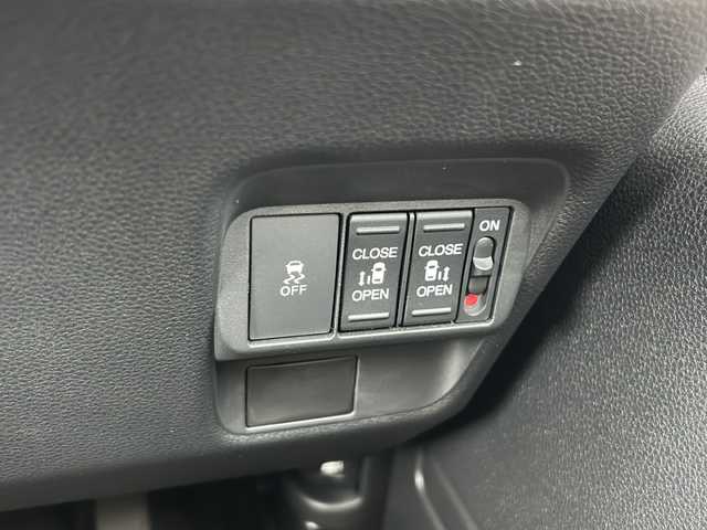 ホンダ フリード AIR EX 静岡県 2024(令6)年 0.5万km プラチナホワイトパール 純正ナビ/・FM/・AM/・TV/・Apple Car Play/・Android Auto/・Bluetooth/・USB/主要装備/・バックカメラ/・ホンダセンシング/・車線逸脱防止/・誤発進抑制/・コーナーセンサー/・追従クルコン/・横滑り防止装置/・ＬＥＤヘッドライト/・サイドカーテンエアバッグ/・純正フロアマット/・運転席+助手席シートヒーター/・リヤクーラー
