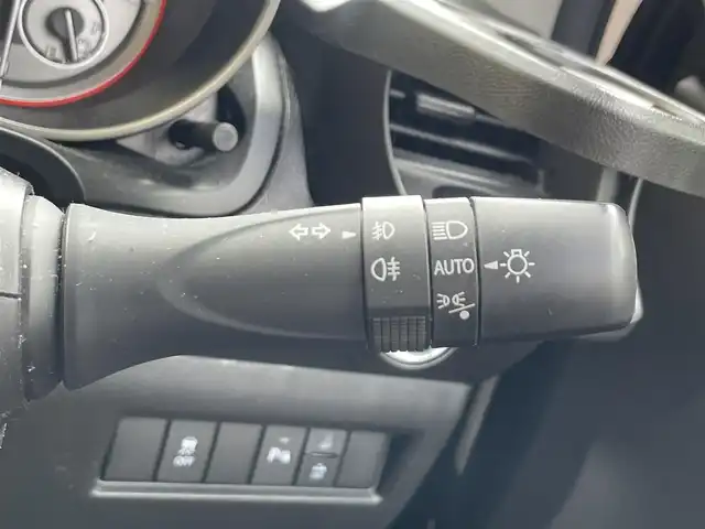 スズキ スイフト スポーツ 滋賀県 2022(令4)年 2.4万km スーパーブラックパール 禁煙車/社外ディスプレイオーディオ/（CD/DVD/USB/Bluetooth）/ビルトインETC/前方ドライブレコーダー/衝突軽減ブレーキ/車線逸脱警報/クリアランスソナー/レーンキープアシスト/革巻きステアリング/追従型クルーズコントロール/ステアリングリモコン/D席シートヒーター/LEDヘッドライト/フォグランプ/オートヘッドライト/BLITZ車高調/純正アルミホイール/純正フロアマット/電動格納ミラー/スペアキー1本