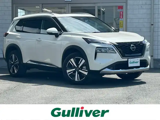 日産 エクストレイル G e－4ORCE 岩手県 2023(令5)年 1.7万km ブリリアントホワイトパール 純性ナビ/パノラミックガラスルーフ /プロパイロット /インテリジェントルームミラー/アラウンドビューモニター /ルーフレール /パワーバックドア /パワーシート/フルセグTV /シートヒーター /セーフティアシスト /クルーズコントロール/LEDヘッドランプ/プッシュスタート/ドアバイザー/フロアマット/保証書　取説