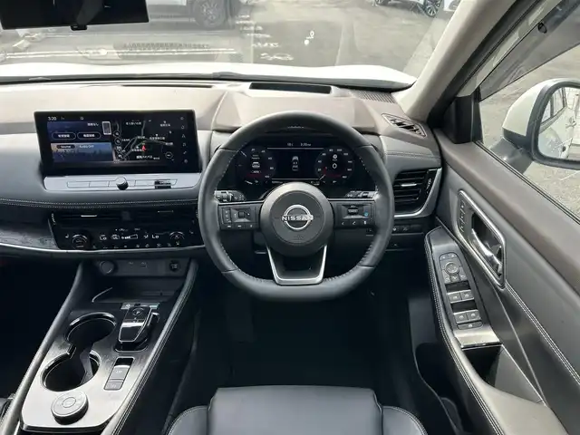 日産 エクストレイル G e－4ORCE 岩手県 2023(令5)年 1.7万km ブリリアントホワイトパール 純性ナビ/パノラミックガラスルーフ /プロパイロット /インテリジェントルームミラー/アラウンドビューモニター /ルーフレール /パワーバックドア /パワーシート/フルセグTV /シートヒーター /セーフティアシスト /クルーズコントロール/LEDヘッドランプ/プッシュスタート/ドアバイザー/フロアマット/保証書　取説