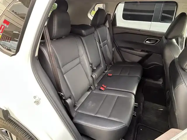 日産 エクストレイル G e－4ORCE 岩手県 2023(令5)年 1.7万km ブリリアントホワイトパール 純性ナビ/パノラミックガラスルーフ /プロパイロット /インテリジェントルームミラー/アラウンドビューモニター /ルーフレール /パワーバックドア /パワーシート/フルセグTV /シートヒーター /セーフティアシスト /クルーズコントロール/LEDヘッドランプ/プッシュスタート/ドアバイザー/フロアマット/保証書　取説