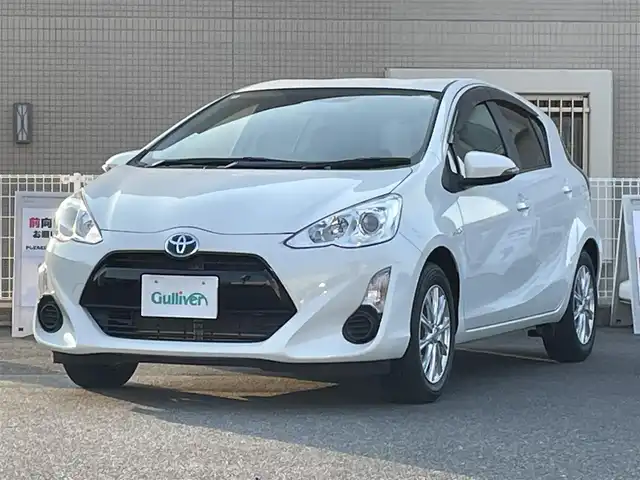 トヨタ アクア G 山口県 2015(平27)年 6.1万km ライムホワイトパールクリスタルシャイン クルーズコントロール/SDナビ フルセグTV CD DVD BT/バックカメラ/ドラレコ/ETC/スマートキー/社外アルミホイール/シートヒーター/オートライト/横滑り防止/ステアリングリモコン/アームレスト付きセンターコンソール/禁煙車
