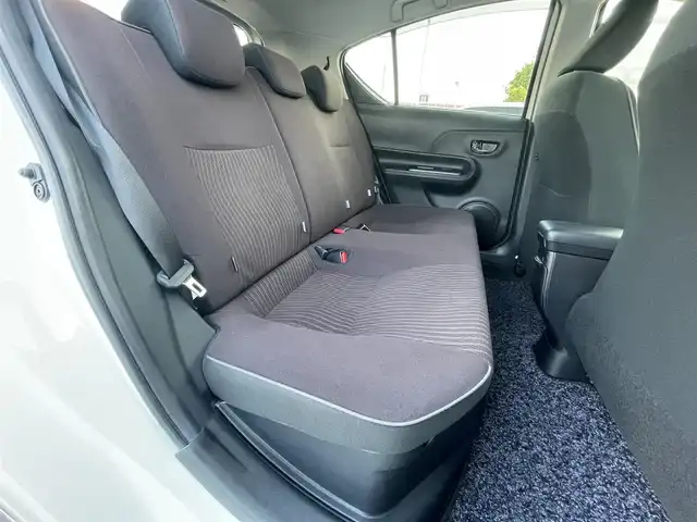 トヨタ アクア G 山口県 2015(平27)年 6.1万km ライムホワイトパールクリスタルシャイン クルーズコントロール/SDナビ フルセグTV CD DVD BT/バックカメラ/ドラレコ/ETC/スマートキー/社外アルミホイール/シートヒーター/オートライト/横滑り防止/ステアリングリモコン/アームレスト付きセンターコンソール/禁煙車