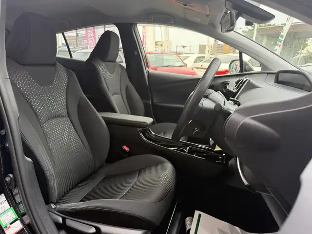 トヨタ プリウス Sセーフティプラス 香川県 2017(平29)年 2.9万km アティチュードブラックマイカ ワンオーナー/社外SDナビ/フルセグ/CD/DVD/Bluetooth/バックカメラ/ナビ連動ドライブレコーダー/トヨタセーフティセンス/レーダークルーズ/オートハイビーム/レーンキープ/LEDヘッドライト/クリアランスソナー/スマートキー/プッシュスタート/ビルトインETC
