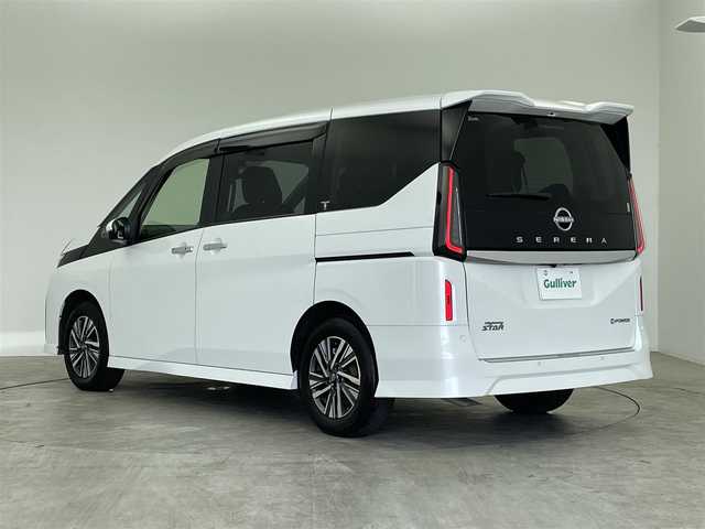 日産 セレナ e－パワー ハイウェイスター V 群馬県 2023(令5)年 1万km プリズムホワイト 純正１２．３型ナビ　アラウンドビューモニター　プロパイロット　両側パワースライドドア　デジタルインナーミラー　ＡＨＢ　純正１６インチＡＷ　コーナーセンサー　ステアリングリモコン　ＥＴＣ　禁煙車