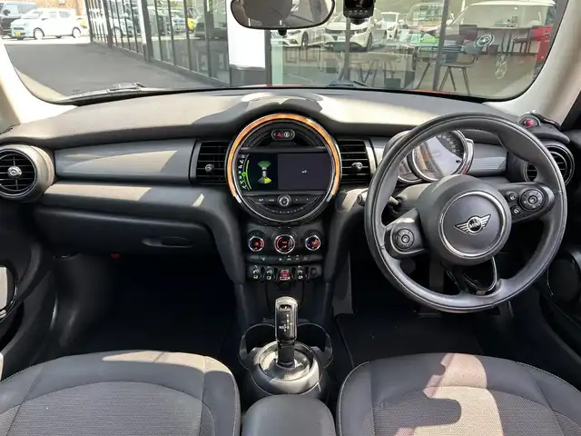 ＭＩＮＩ ミニ クーパー 栃木県 2019(平31)年 4万km 赤 ドライビング・アシスト/純正ナビ/AppleCarPlay/Bluetooth/USB/バックカメラ/ETC/前ドライブレコーダー/スマートキー×2/スタートボタン/ステアリングリモコン/LEDオートライト/LEDフォグランプ/純正15インチAW/アイドリングストップ/横滑り防止装置/電動格納ミラー/ドアバイザー