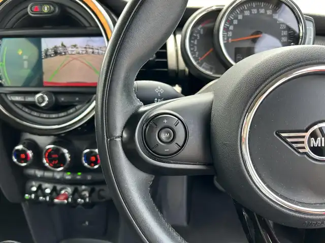 ＭＩＮＩ ミニ クーパー 栃木県 2019(平31)年 4万km 赤 ドライビング・アシスト/純正ナビ/AppleCarPlay/Bluetooth/USB/バックカメラ/ETC/前ドライブレコーダー/スマートキー×2/スタートボタン/ステアリングリモコン/LEDオートライト/LEDフォグランプ/純正15インチAW/アイドリングストップ/横滑り防止装置/電動格納ミラー/ドアバイザー