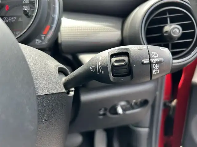 ＭＩＮＩ ミニ クーパー 栃木県 2019(平31)年 4万km 赤 ドライビング・アシスト/純正ナビ/AppleCarPlay/Bluetooth/USB/バックカメラ/ETC/前ドライブレコーダー/スマートキー×2/スタートボタン/ステアリングリモコン/LEDオートライト/LEDフォグランプ/純正15インチAW/アイドリングストップ/横滑り防止装置/電動格納ミラー/ドアバイザー