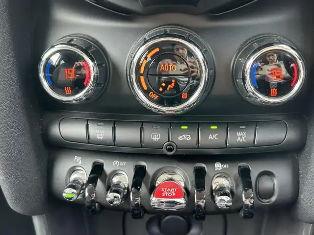 ＭＩＮＩ ミニ クーパー 栃木県 2019(平31)年 4万km 赤 ドライビング・アシスト/純正ナビ/AppleCarPlay/Bluetooth/USB/バックカメラ/ETC/前ドライブレコーダー/スマートキー×2/スタートボタン/ステアリングリモコン/LEDオートライト/LEDフォグランプ/純正15インチAW/アイドリングストップ/横滑り防止装置/電動格納ミラー/ドアバイザー